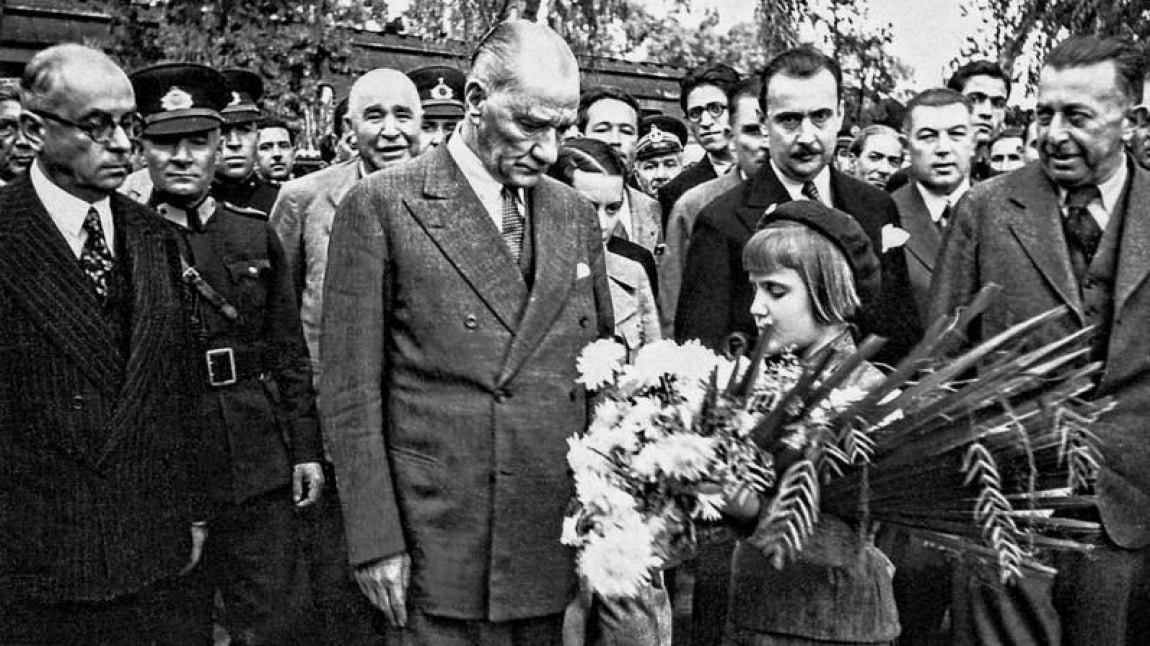 Atatürk'ün Hayatı ve Fotoğrafları