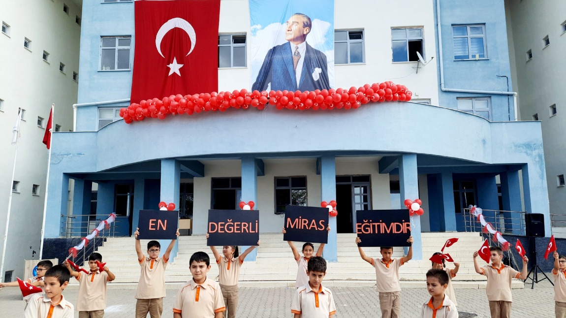 İLKÖĞRETİM HAFTASI OKULUMUZDA COŞKUYLA KUTLANDI.